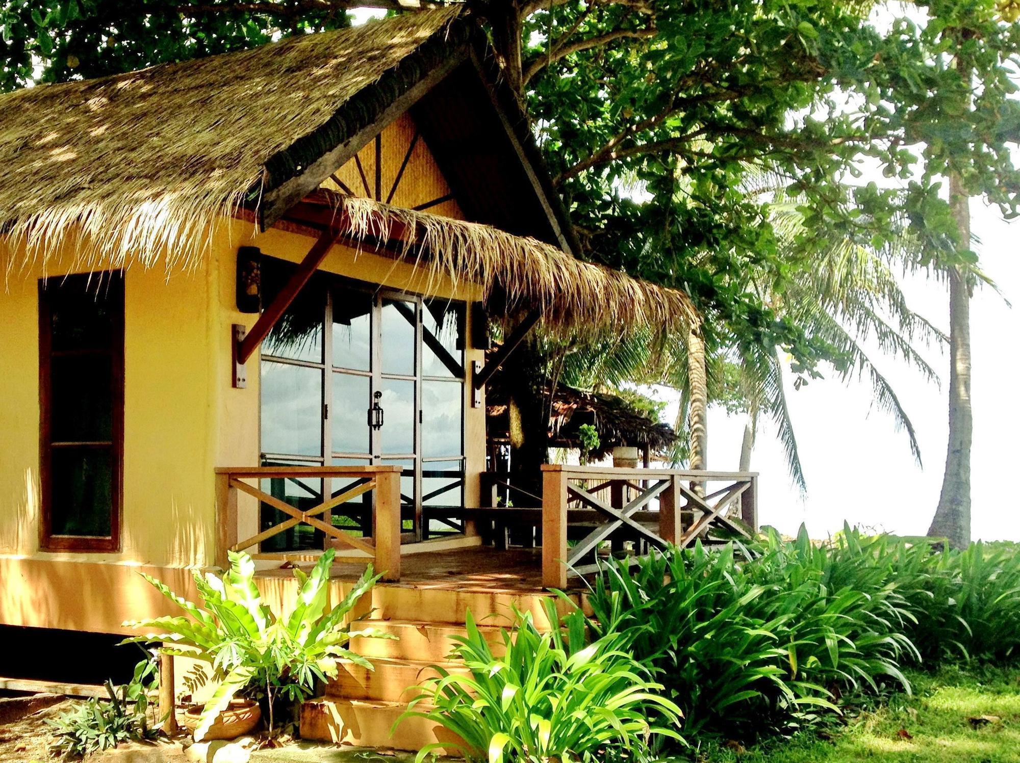 Nautilus Right On The Beach Resort Ko Lanta Buitenkant foto